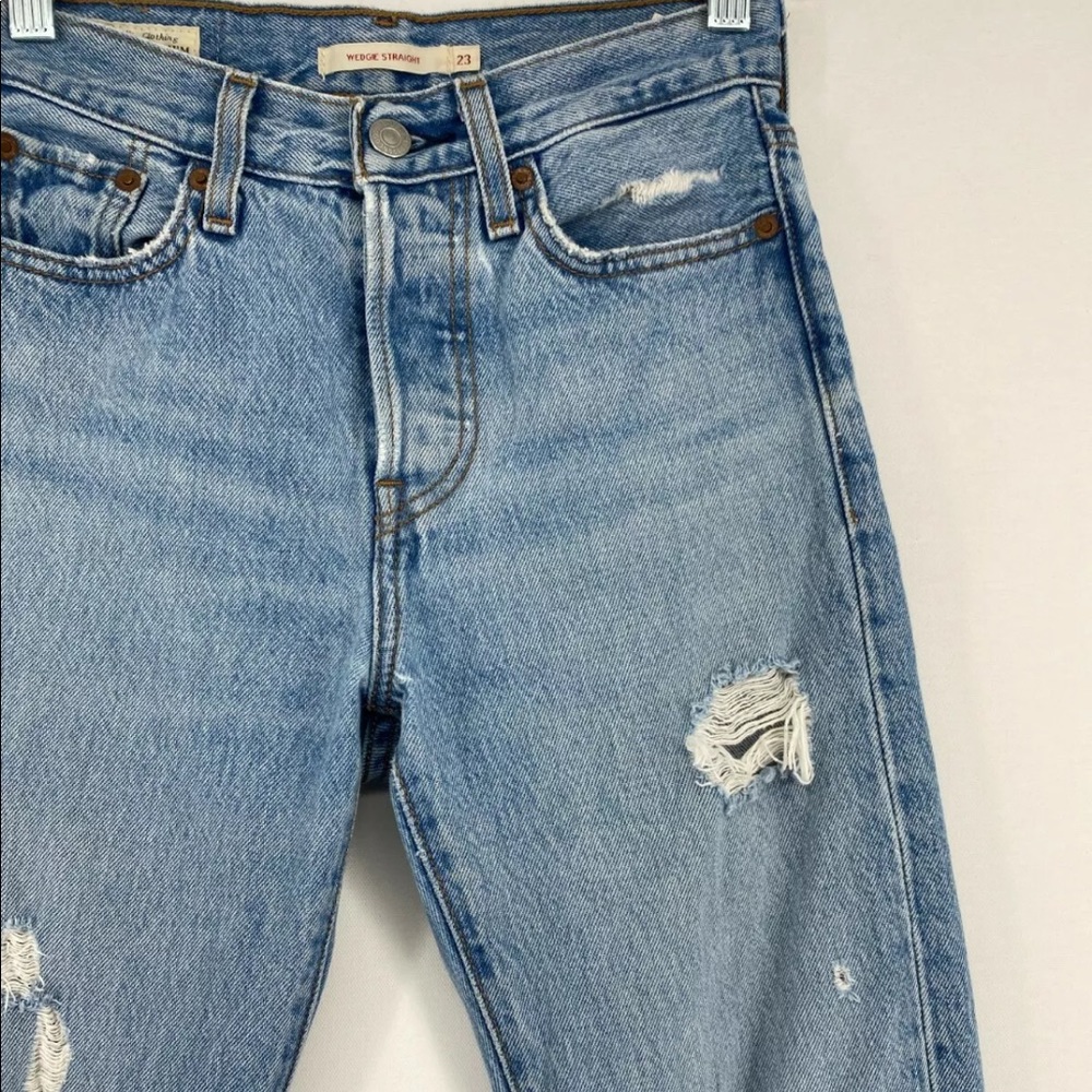 Levi’s Wedgie Straight Destroyed Jeans